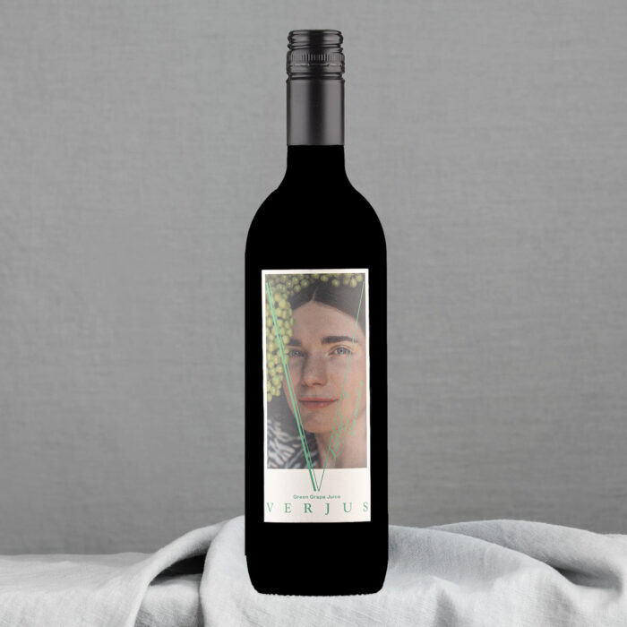 FRISCHEKICK. Unser Verjus Flora ist ein zuckerarmer Saft aus grünen Weinbeeren - reich an Antioxidantien - mit aromatischer Frucht, lebendiger Säure und toller Frische.